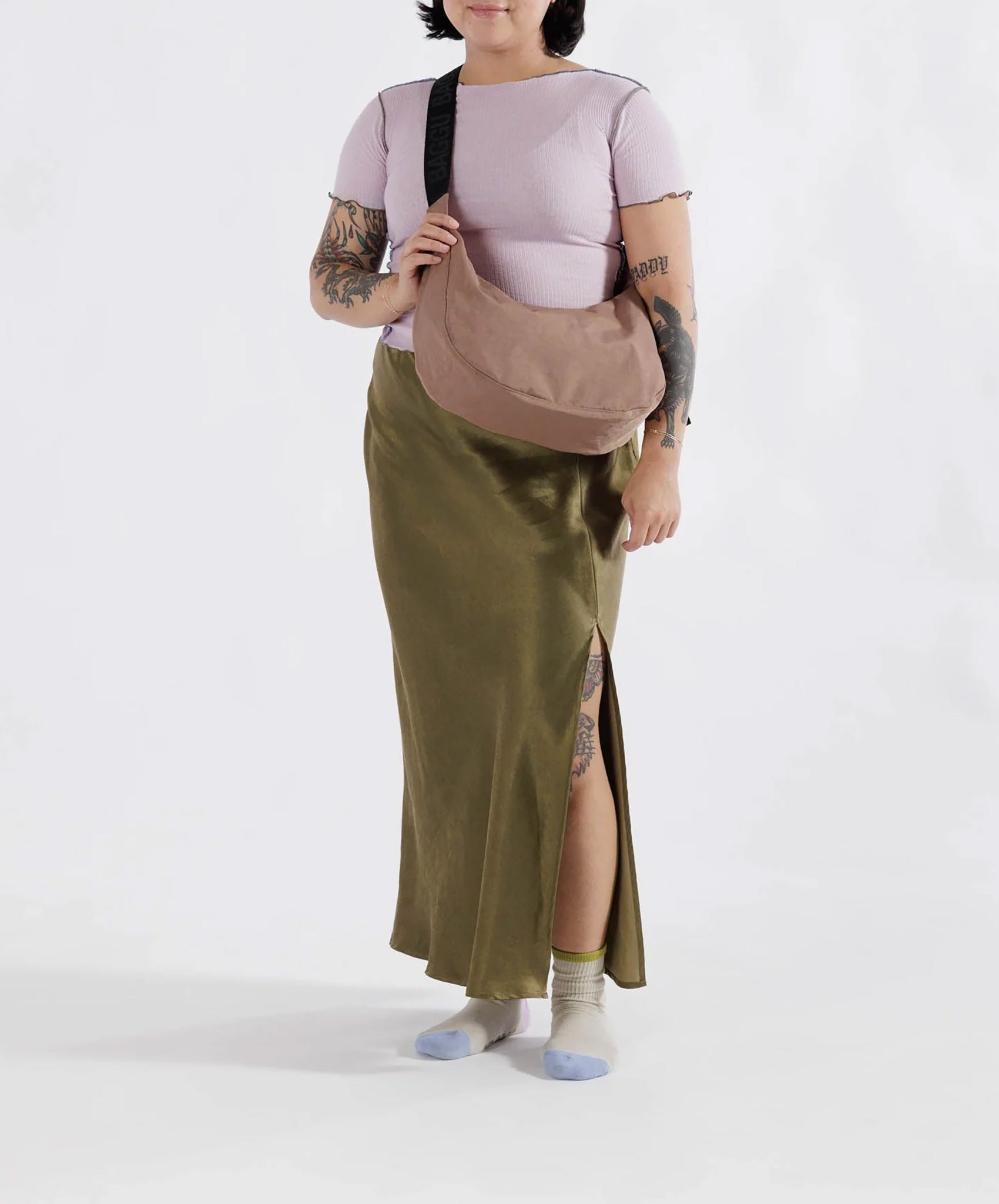 Baggu-Medium Nylon Crescent Bag // Cocoa