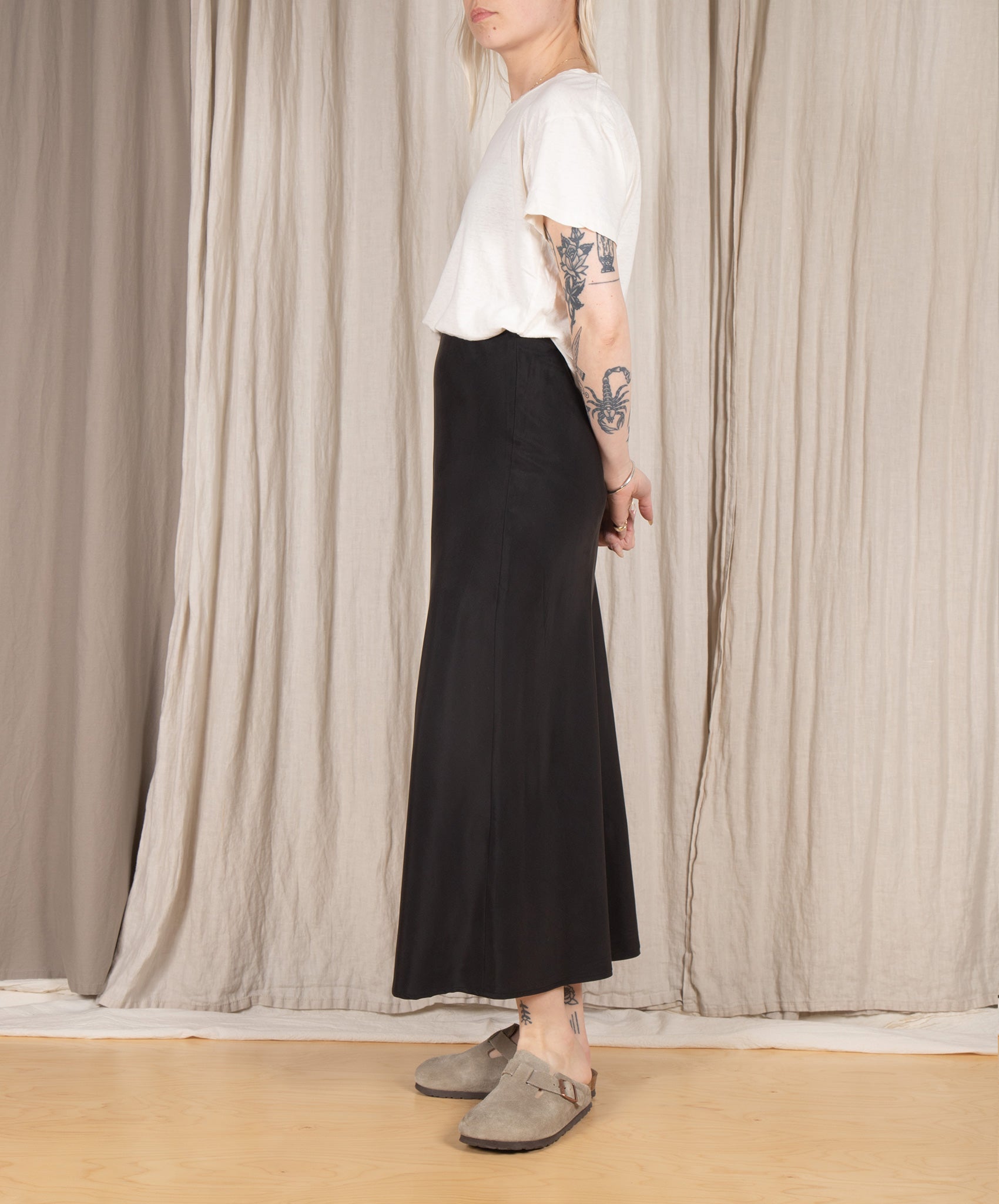 Ali Golden-Slim Midi Skirt // Black