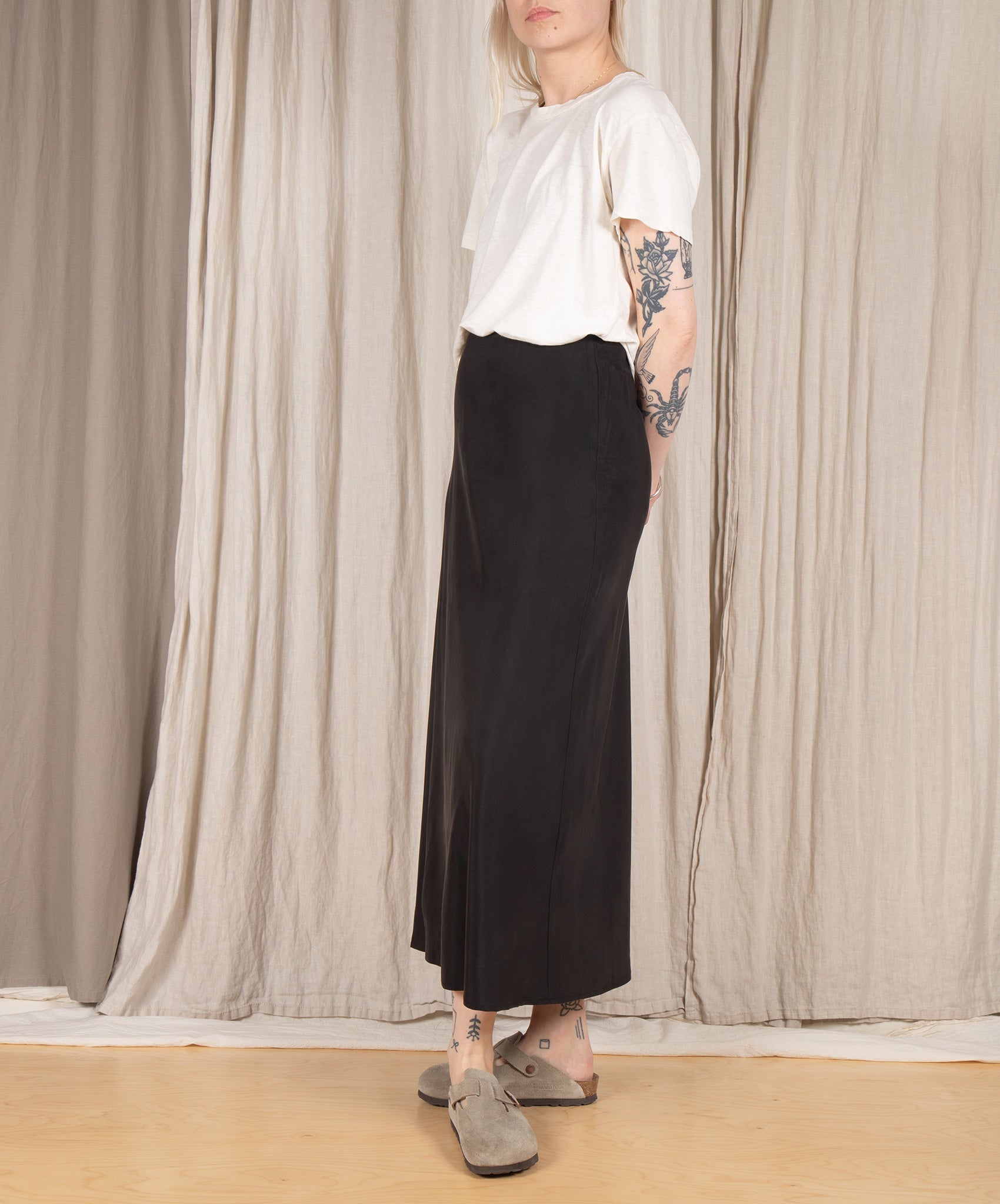 Ali Golden-Slim Midi Skirt // Black