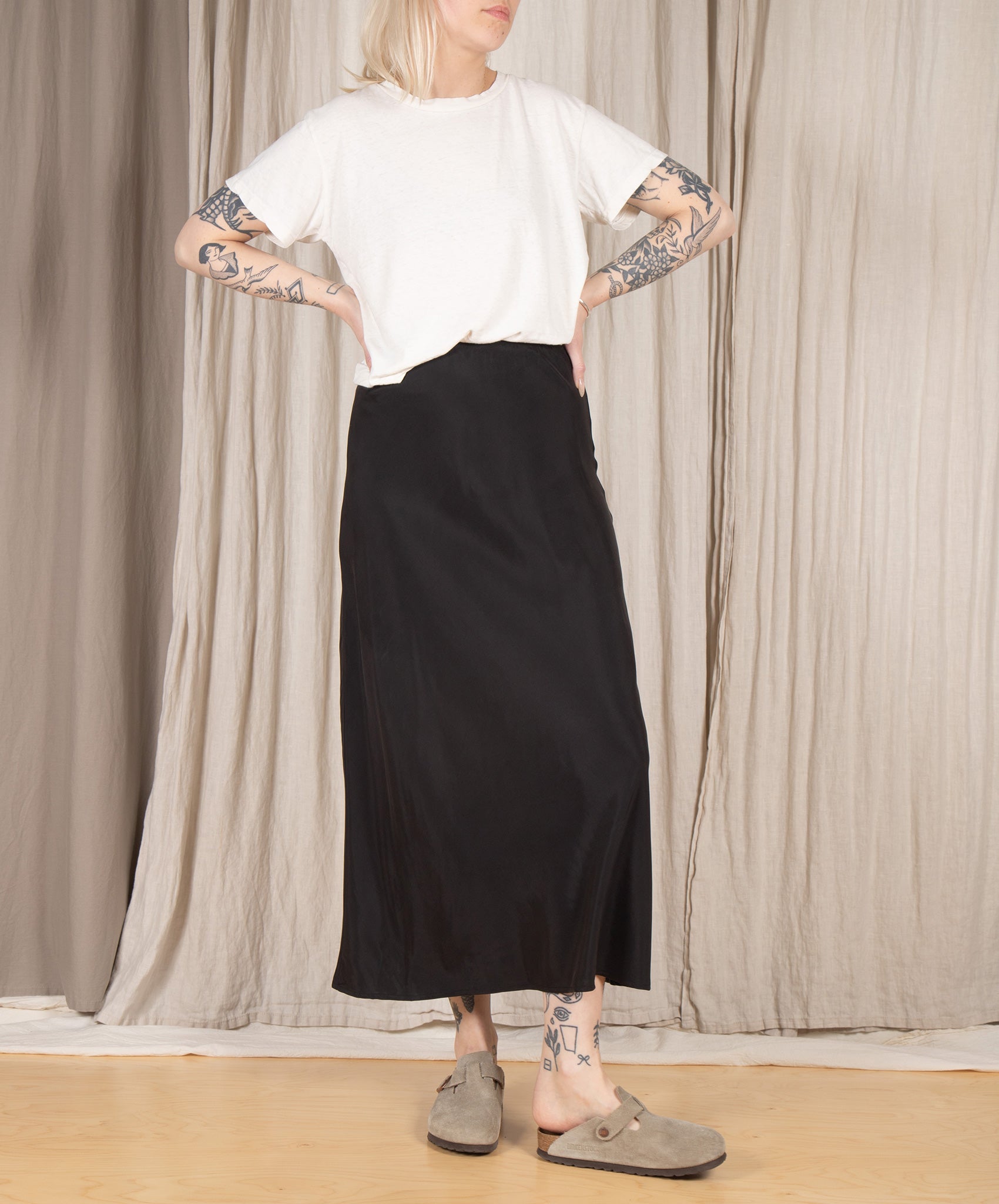 Ali Golden-Slim Midi Skirt // Black