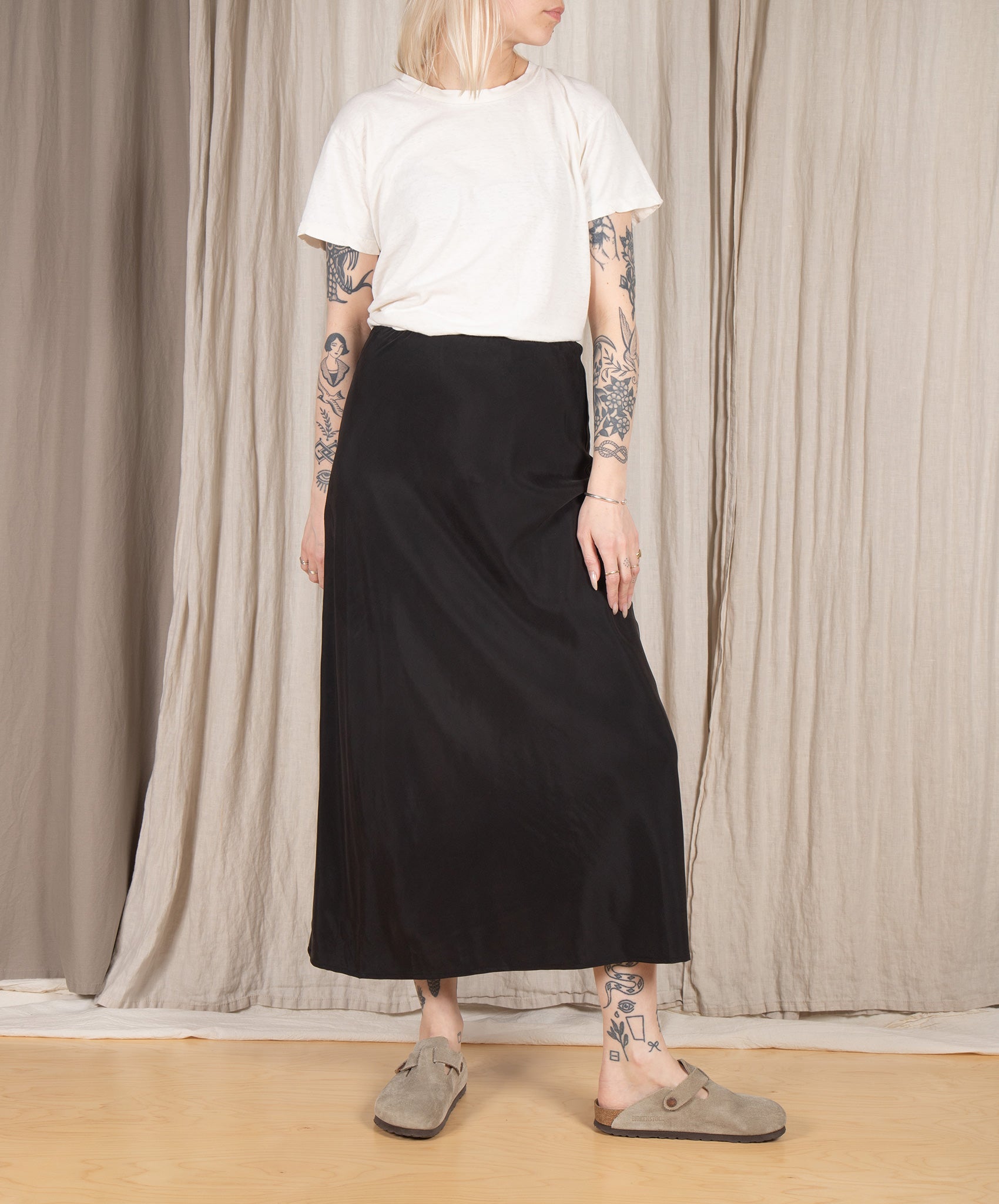 Ali Golden-Slim Midi Skirt // Black