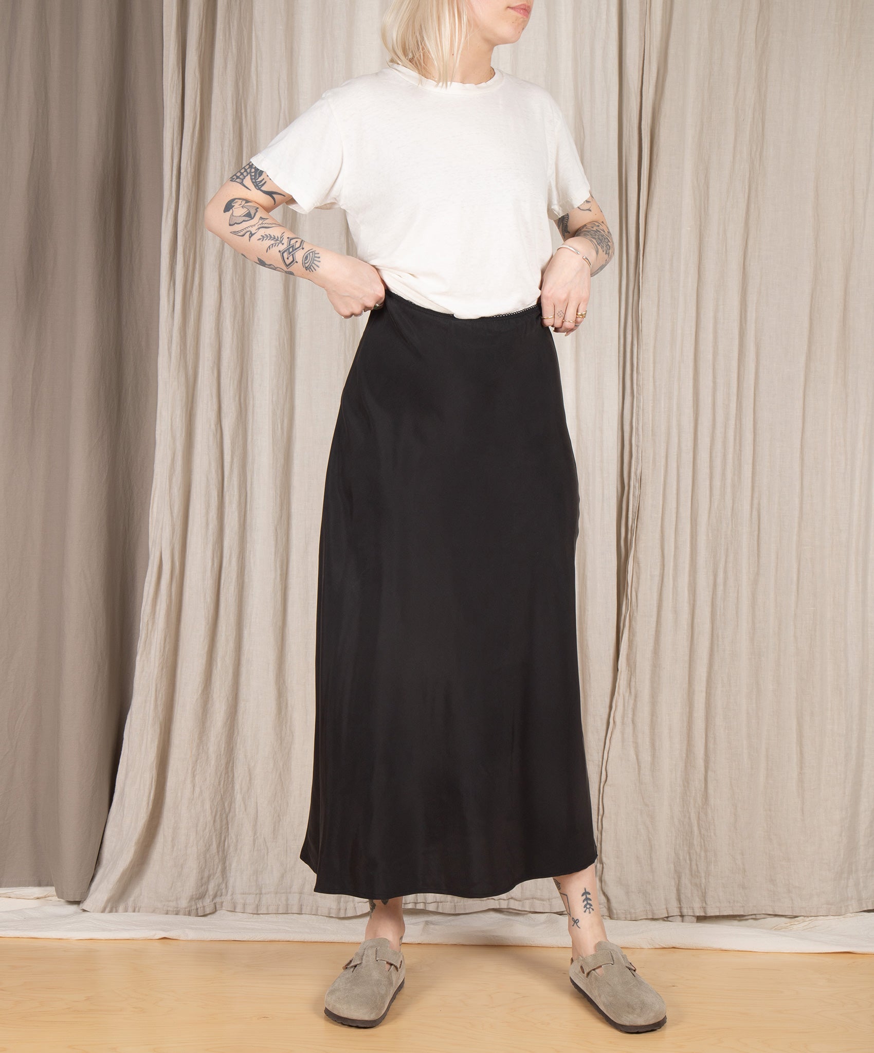 Ali Golden-Slim Midi Skirt // Black