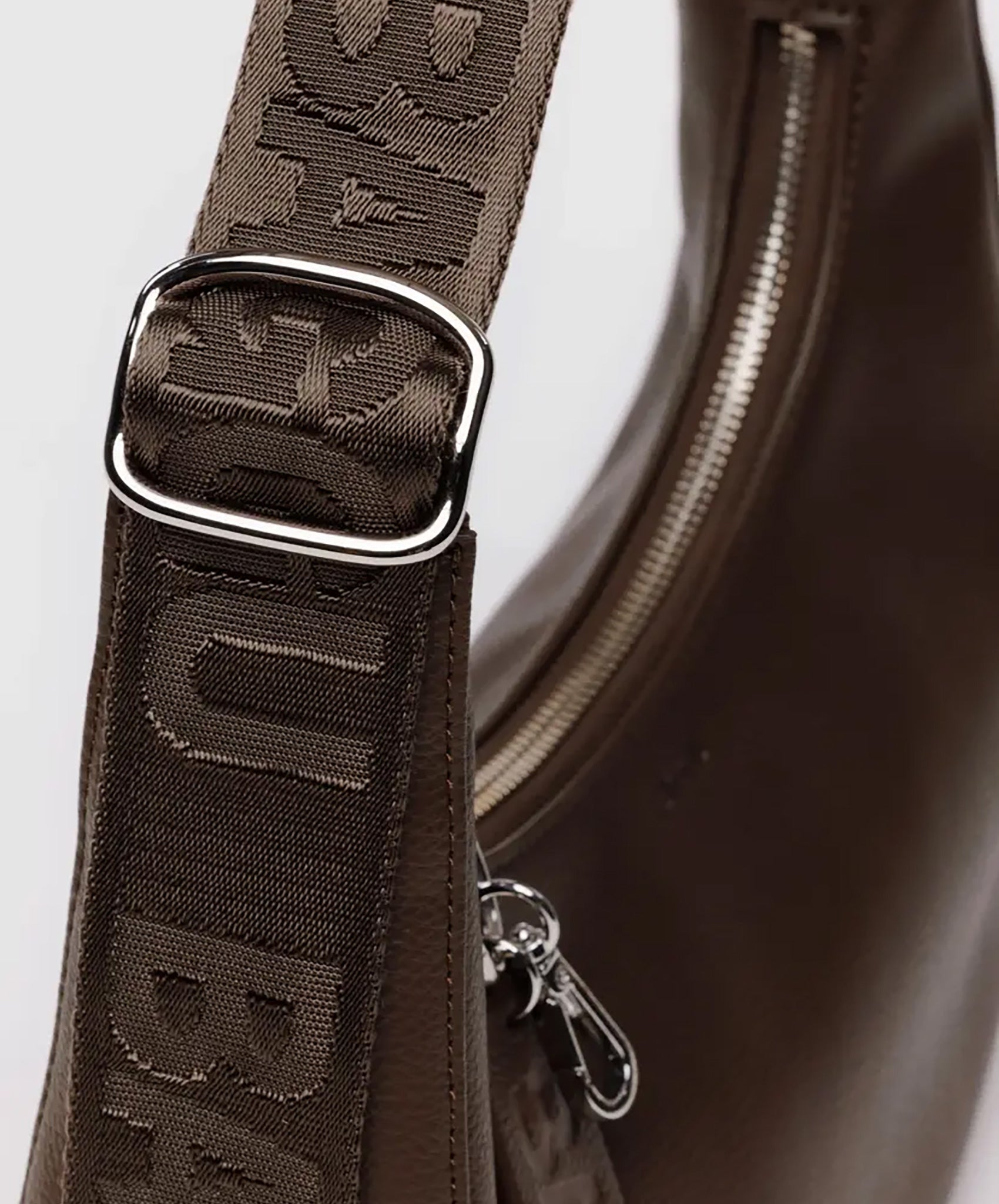 Baggu-Small Recycled Leather Crescent Bag // Brown