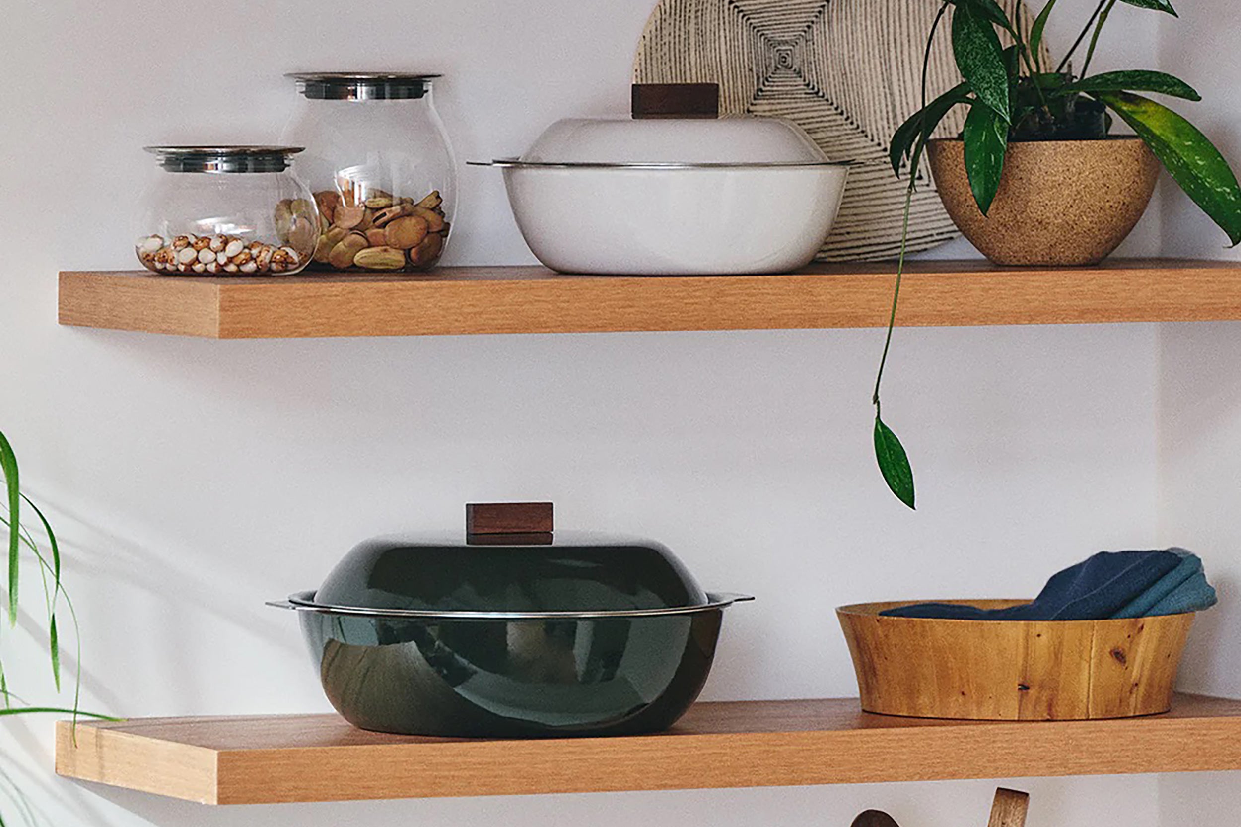 Kinto-Kakomi Enamel Pot