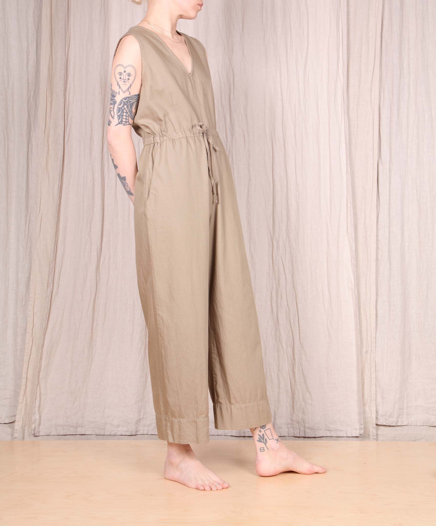 Ali Golden-Slit Back Jumper // Khaki