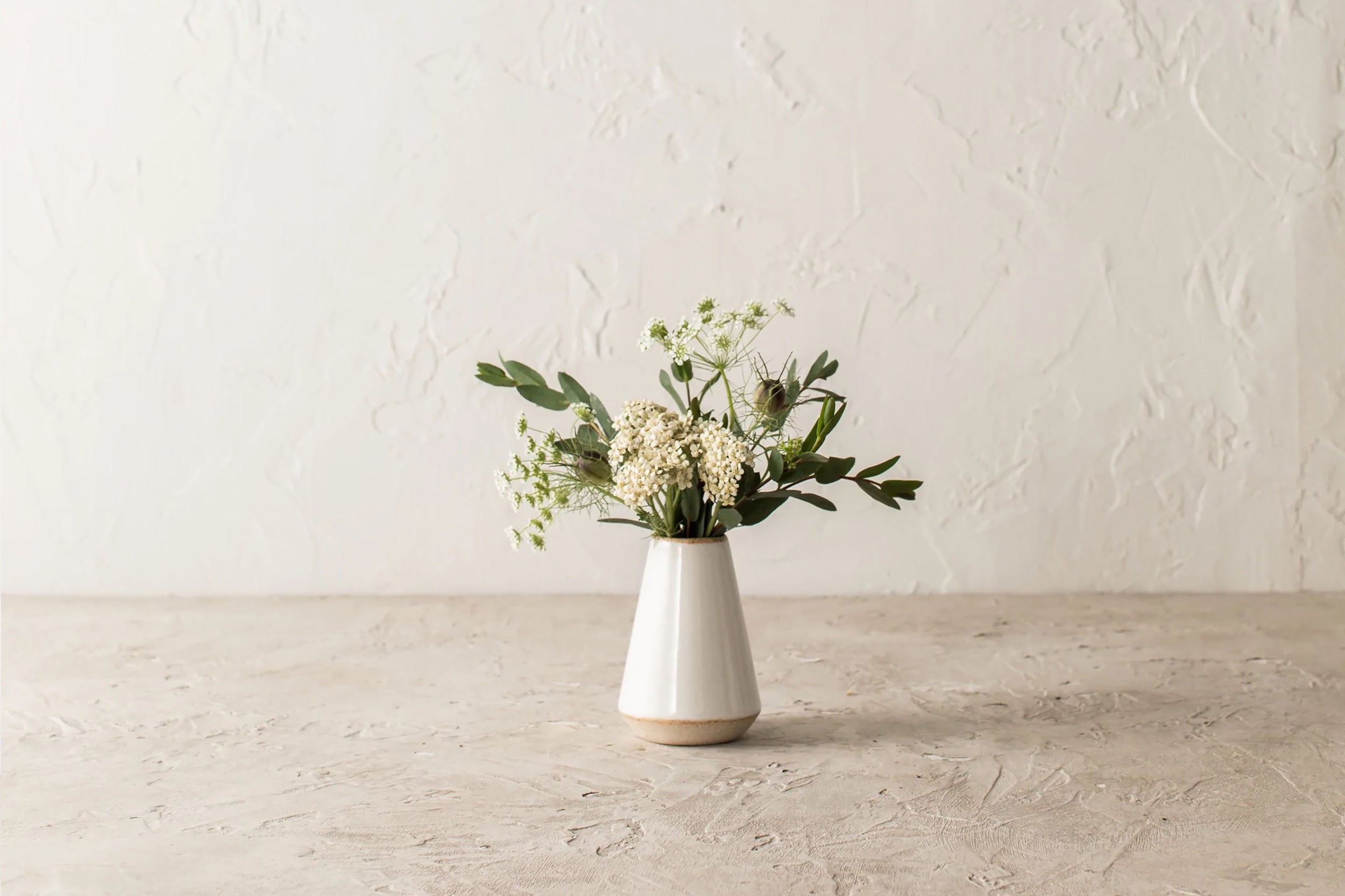 Convivial-Minimal Bud Vase