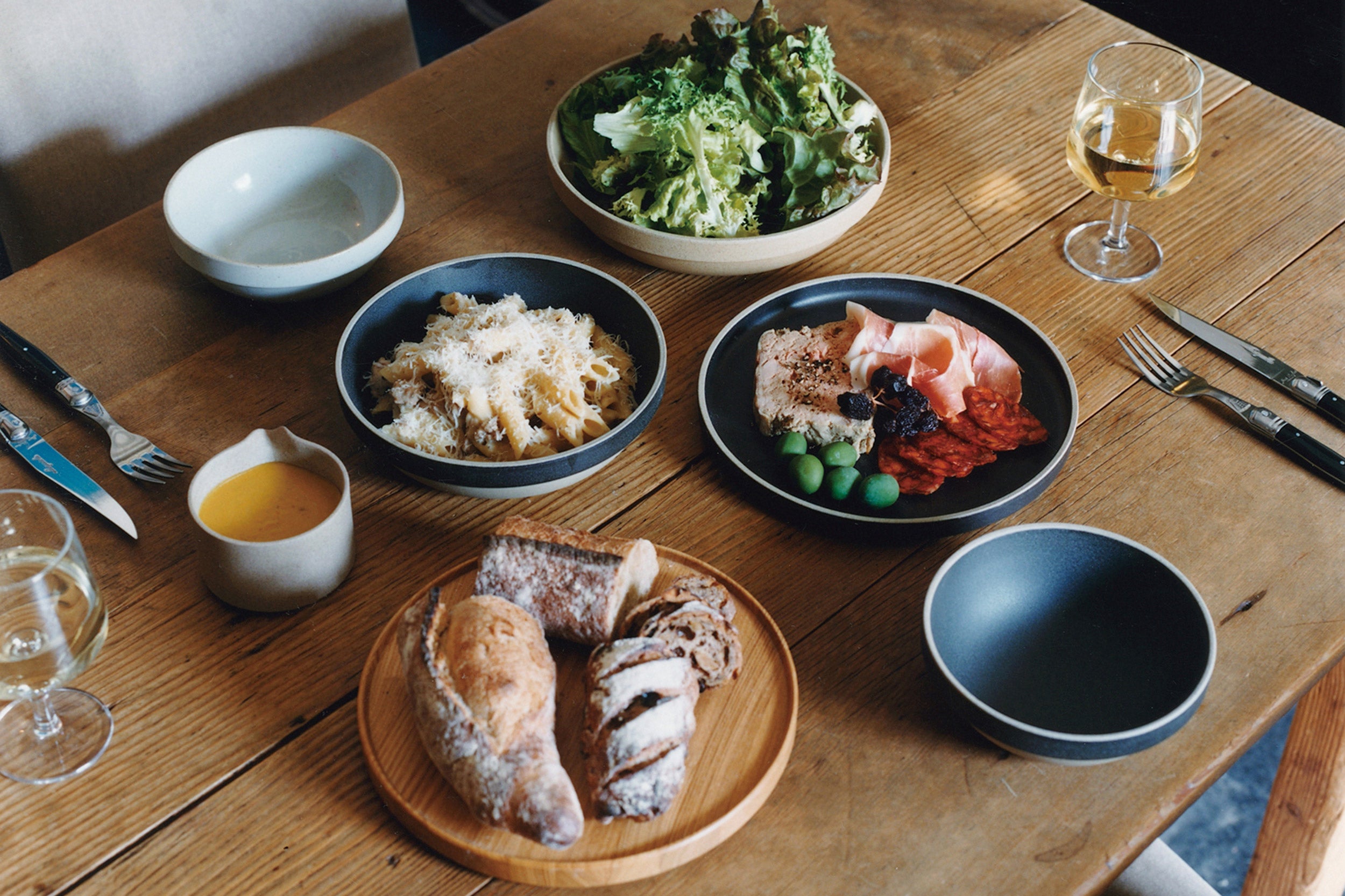 Hasami Porcelain-Round Bowl