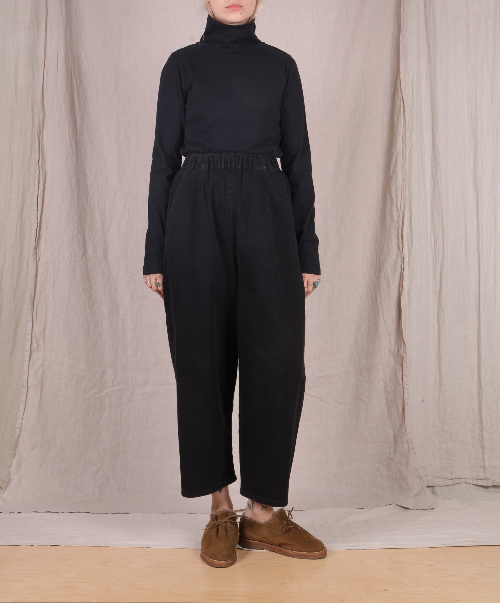 Micaela Greg-Barrel Pant // Black