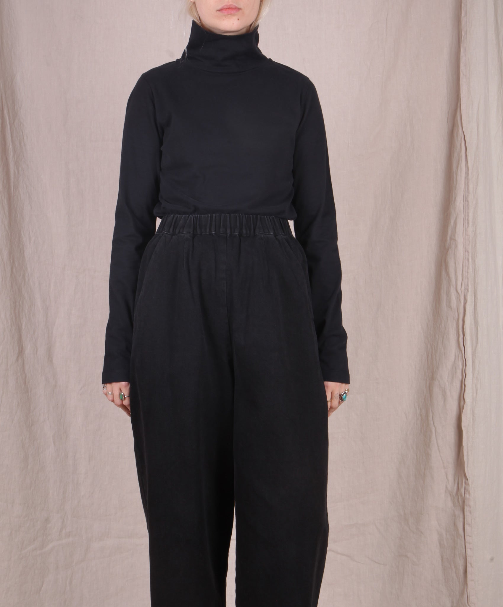 Beaumont Organic-Adelaide Mock Neck Top // Black