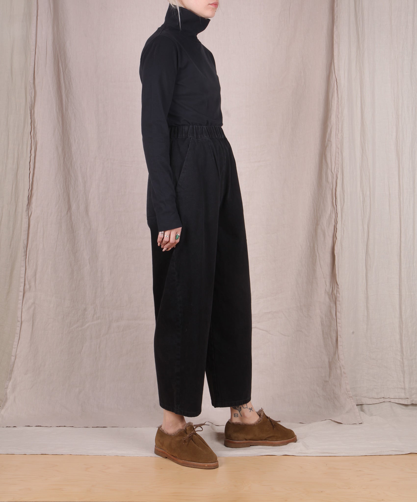 Micaela Greg-Barrel Pant // Black