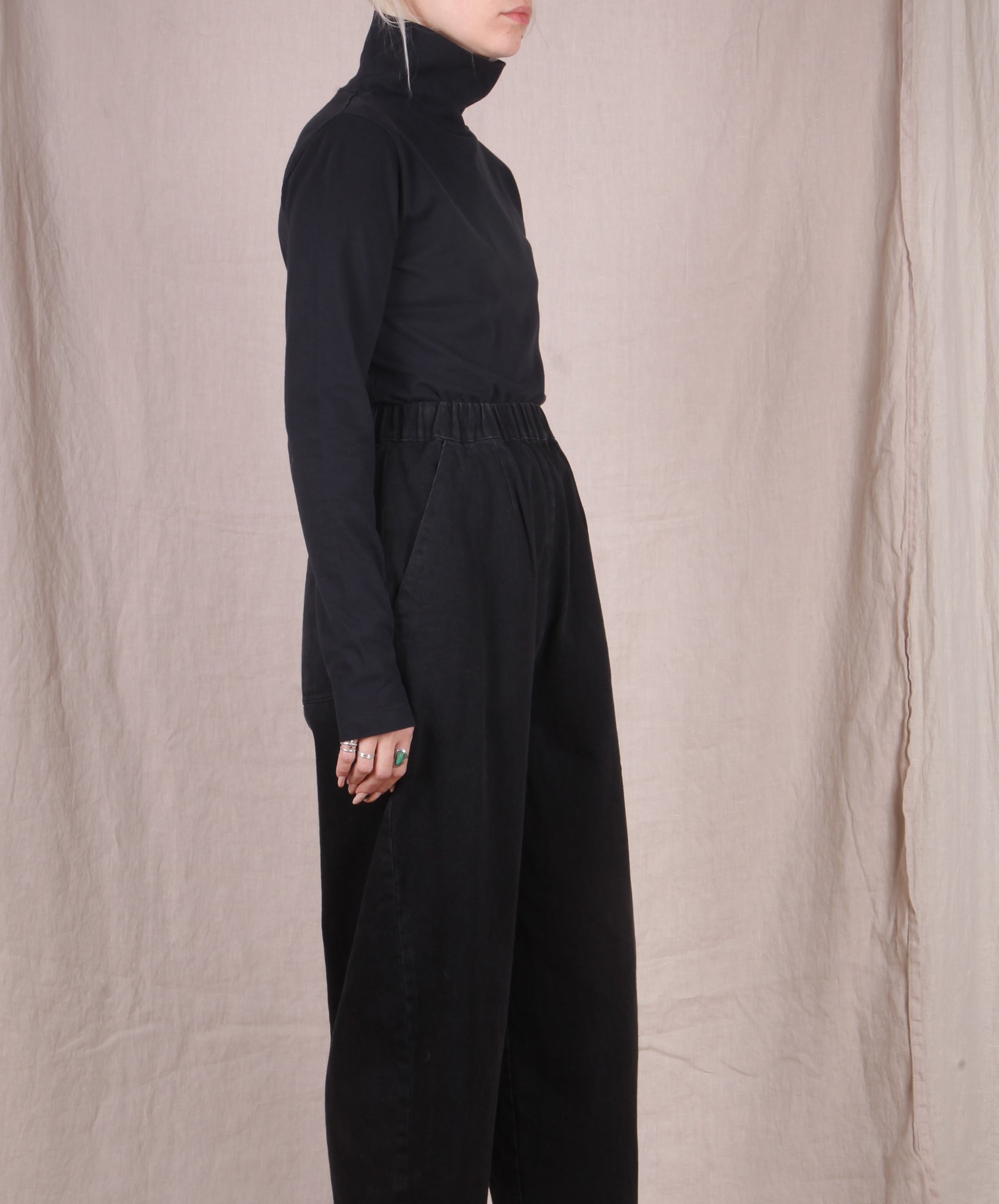Beaumont Organic-Adelaide Mock Neck Top // Black