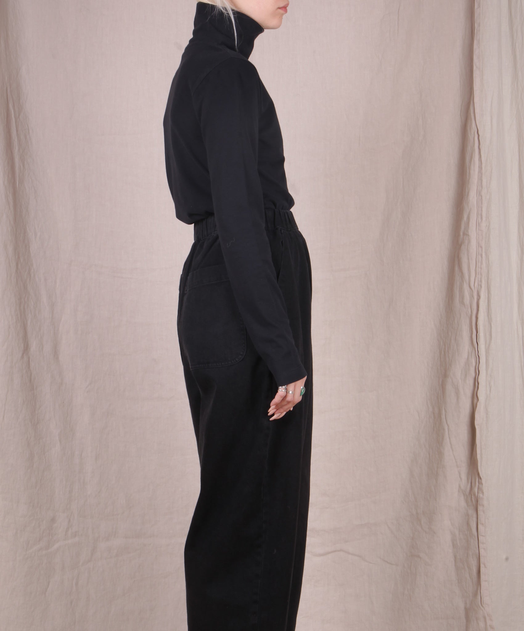 Beaumont Organic-Adelaide Mock Neck Top // Black