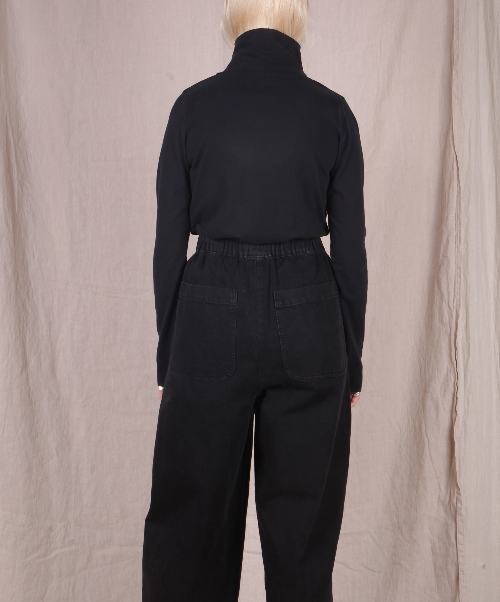 Beaumont Organic-Adelaide Mock Neck Top // Black