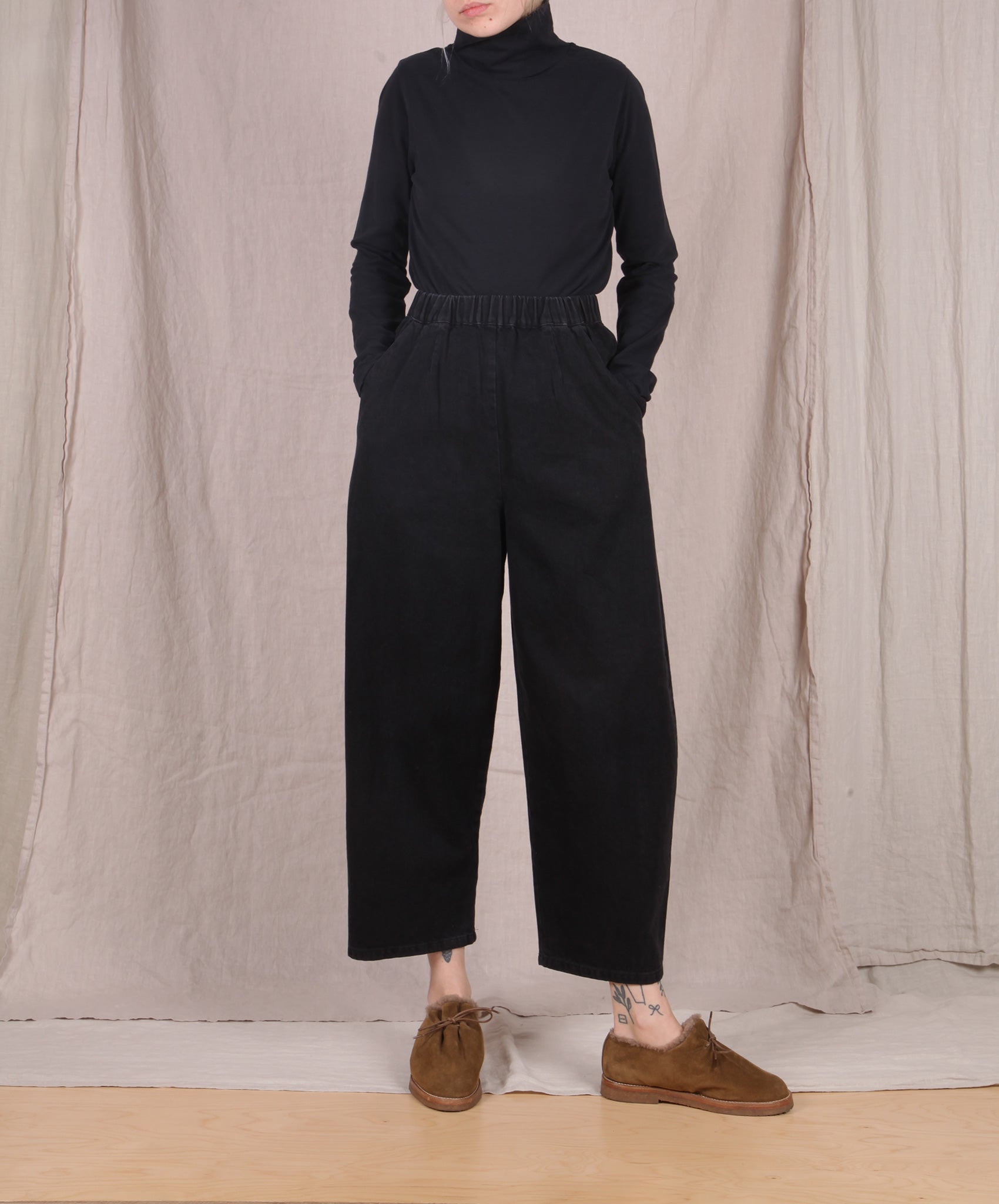 Micaela Greg-Barrel Pant // Black