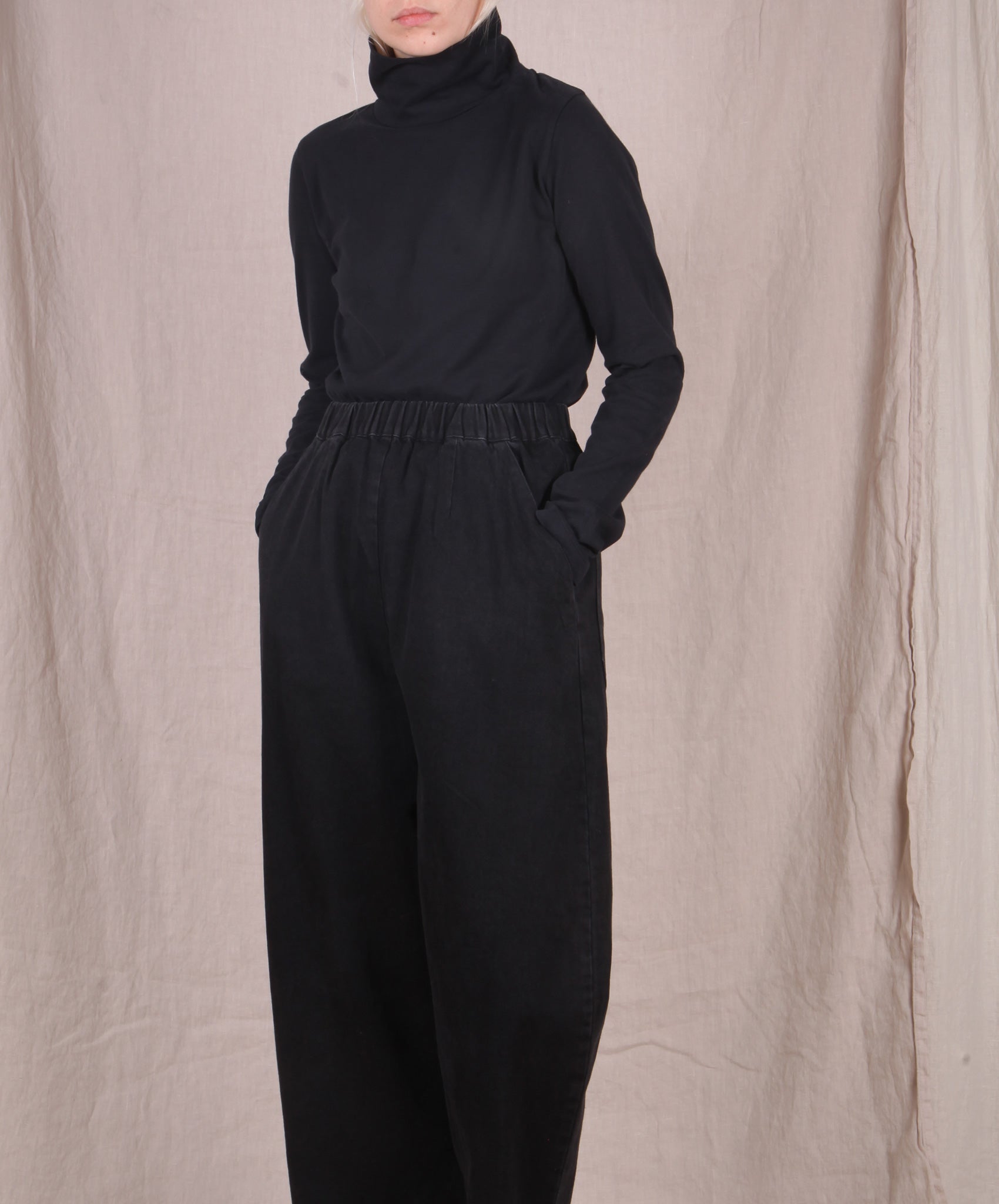 Beaumont Organic-Adelaide Mock Neck Top // Black