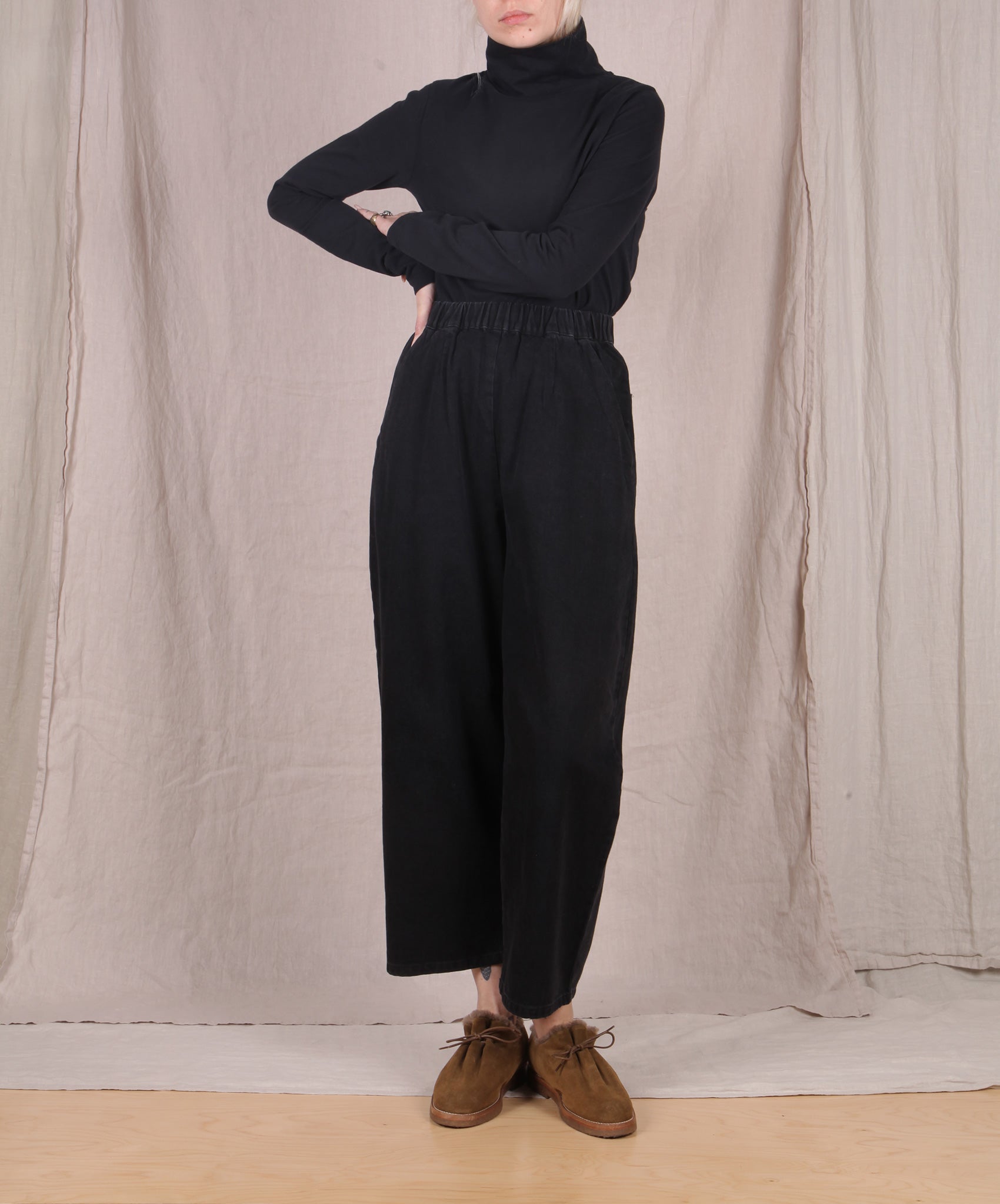 Micaela Greg-Barrel Pant // Black