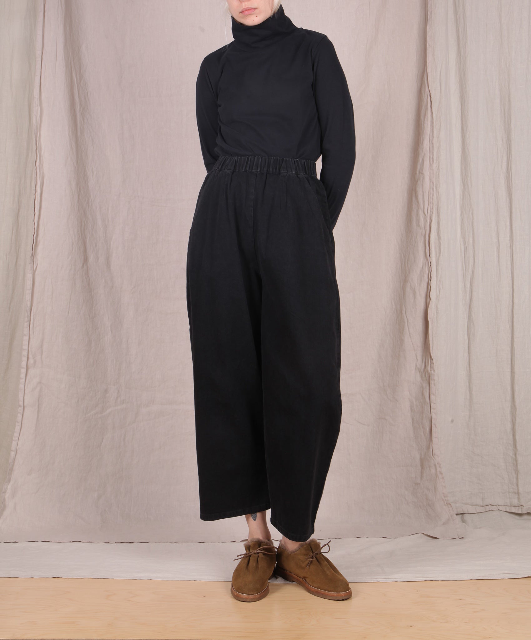 Micaela Greg-Barrel Pant // Black