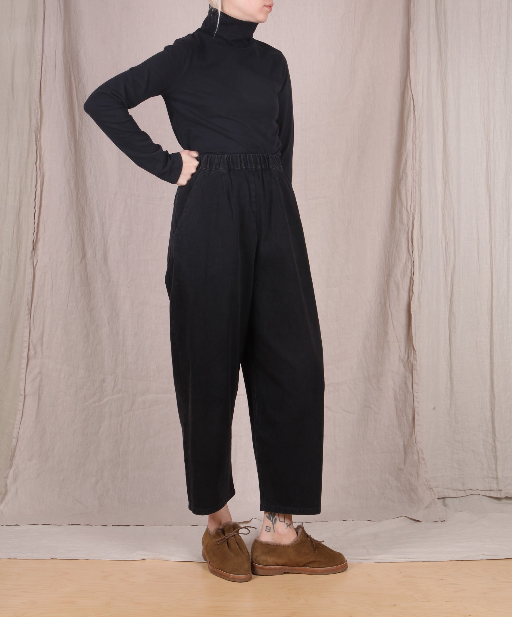 Micaela Greg-Barrel Pant // Black
