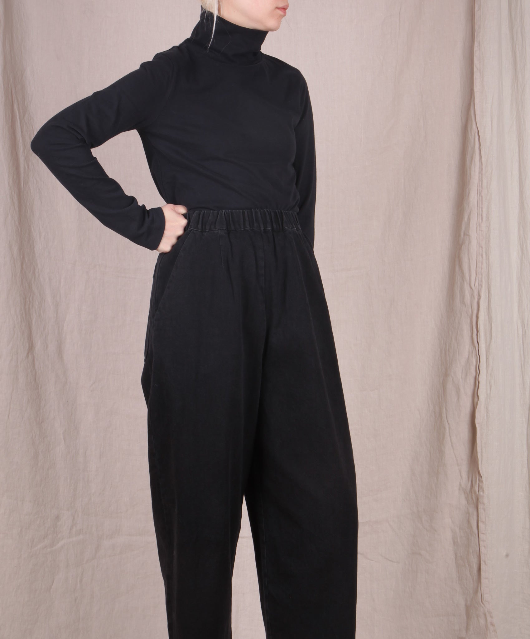 Beaumont Organic-Adelaide Mock Neck Top // Black