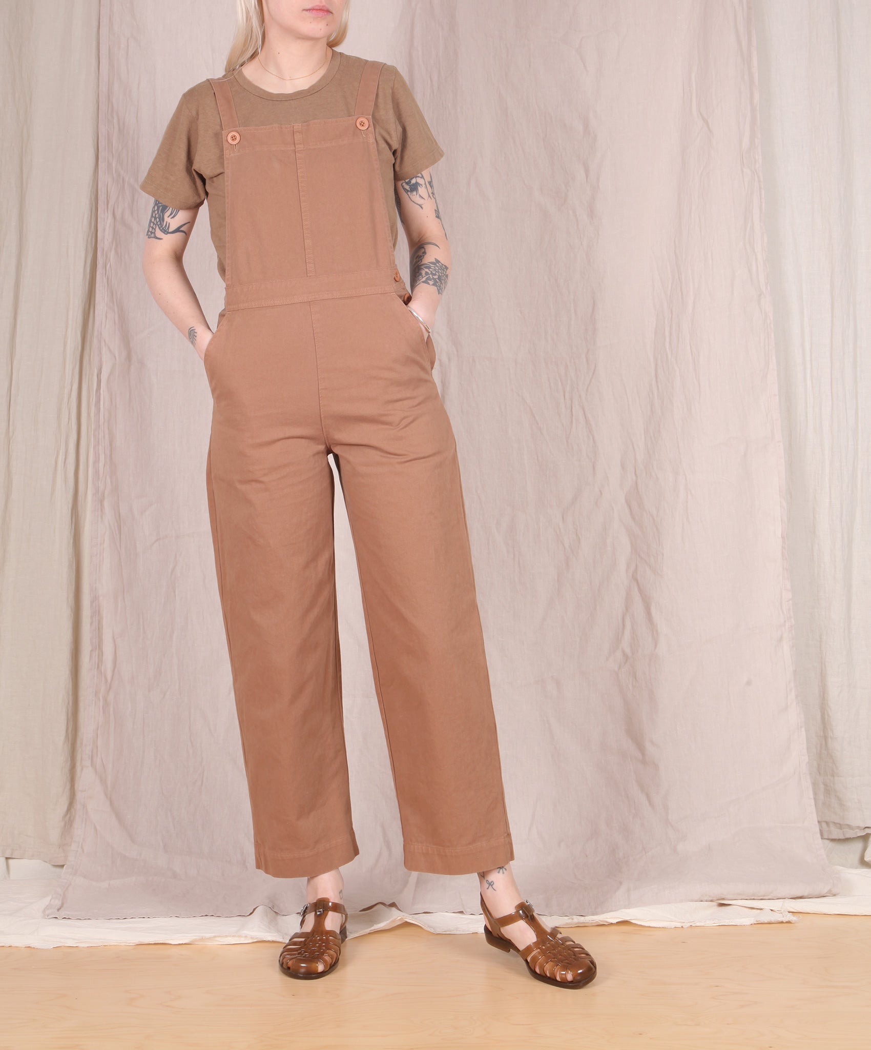 Ali Golden-Fitted Overall Jumper // Camel
