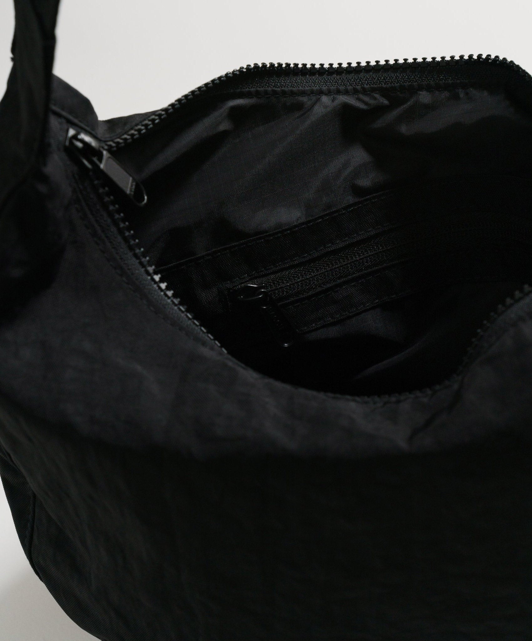 Baggu-Medium Nylon Crescent Bag // Black