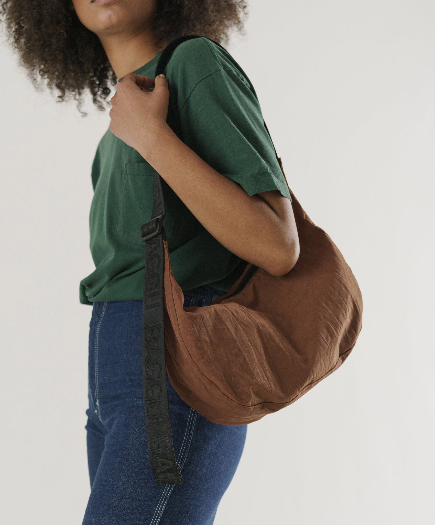 Baggu-Medium Nylon Crescent Bag // Brown
