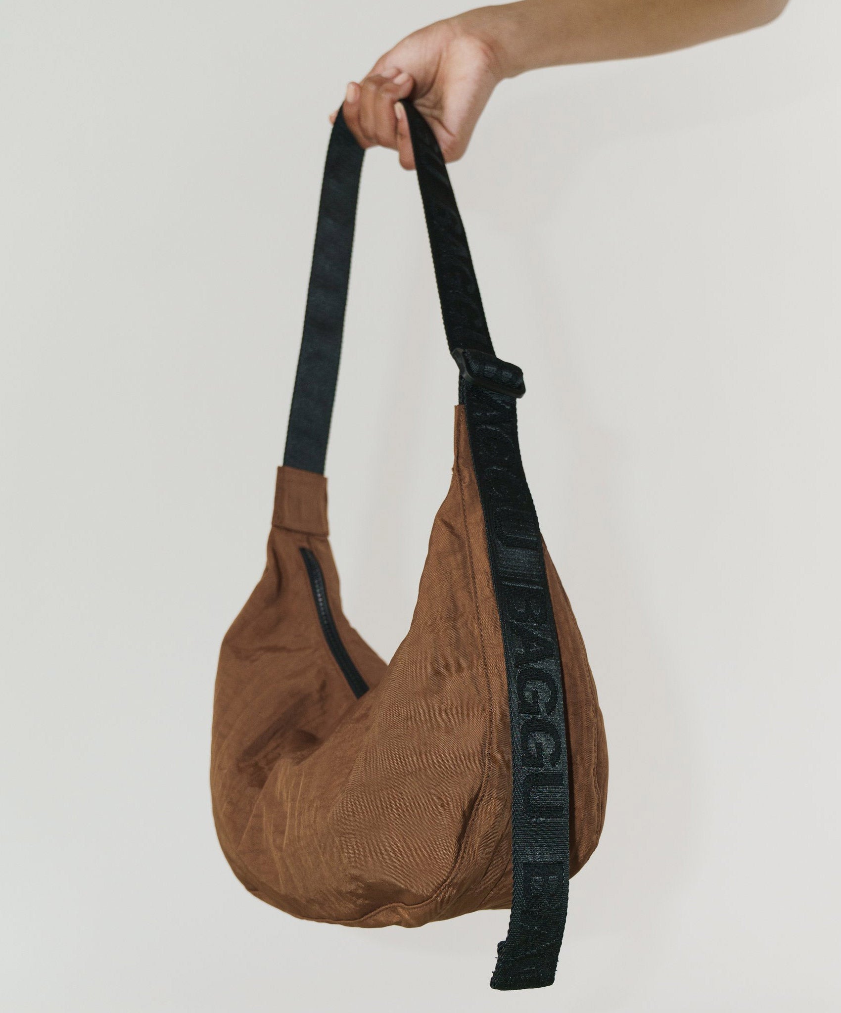 Baggu-Medium Nylon Crescent Bag // Brown