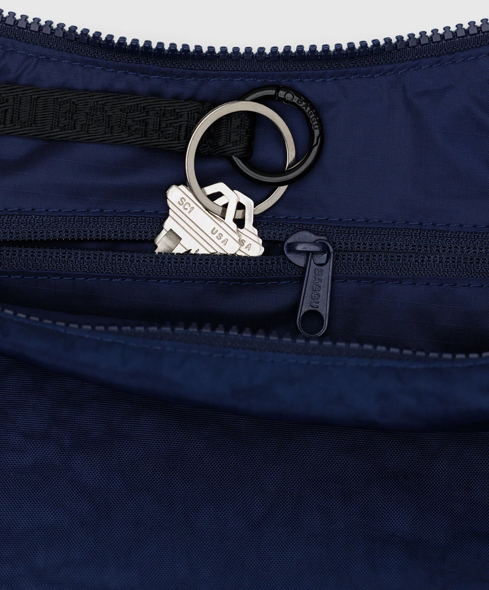 Baggu-Medium Nylon Crescent Bag // Navy