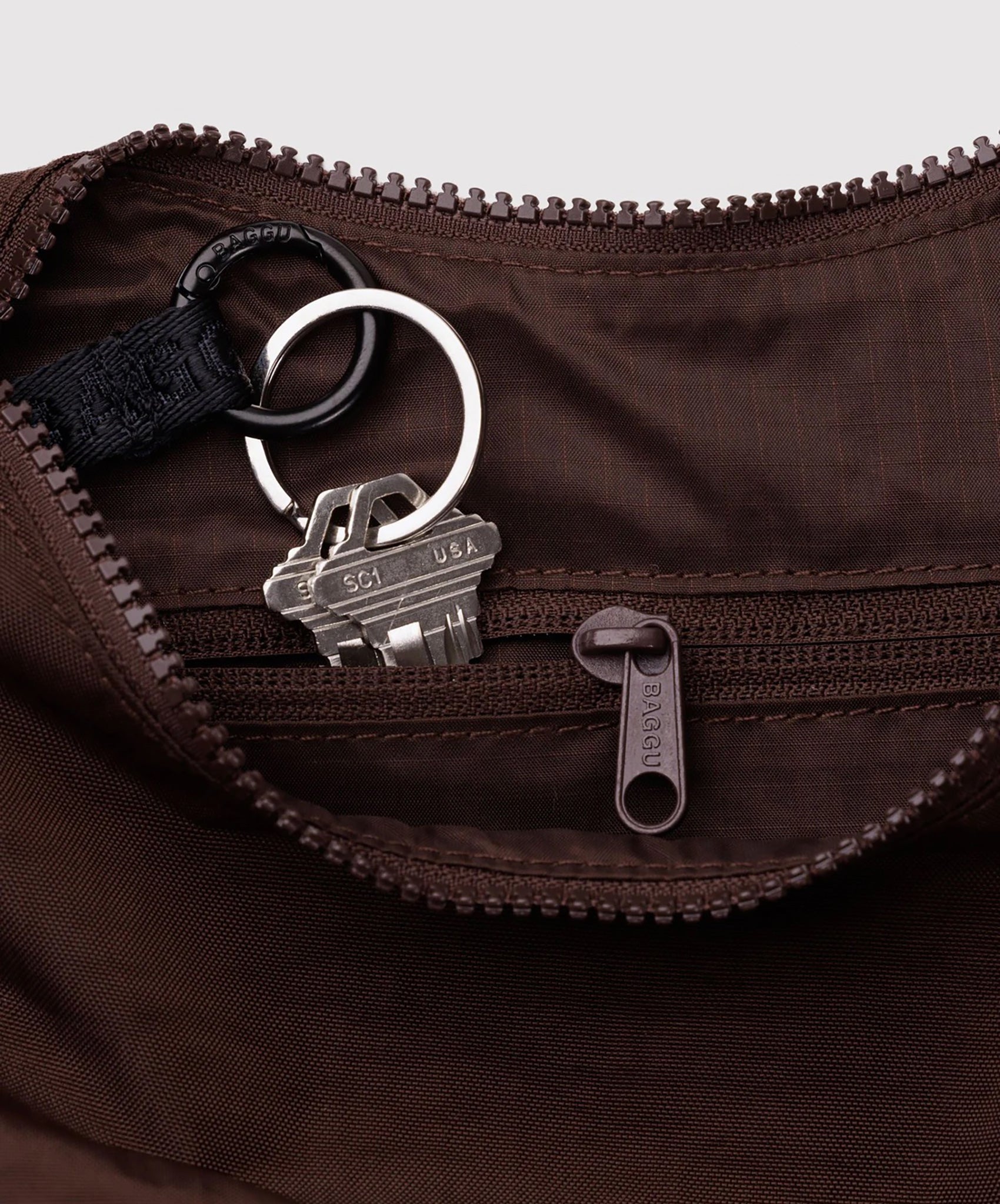 Baggu-Small Nylon Crescent Bag // Coffee