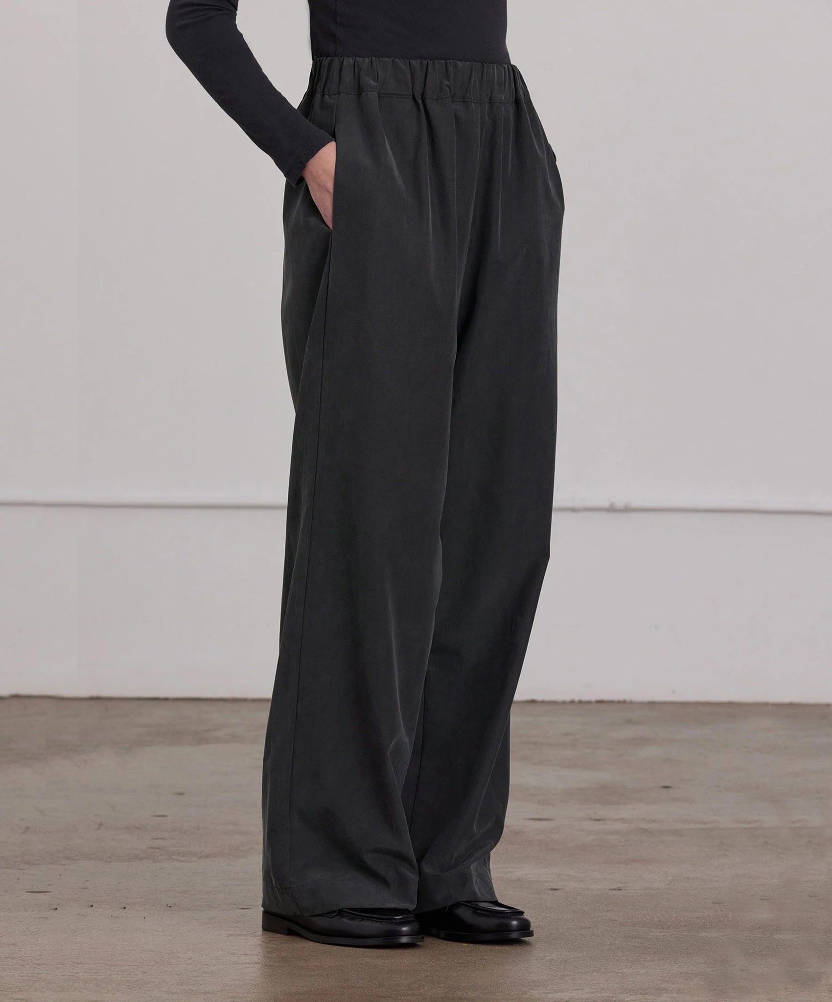 Black Crane-Straight Pant // Black