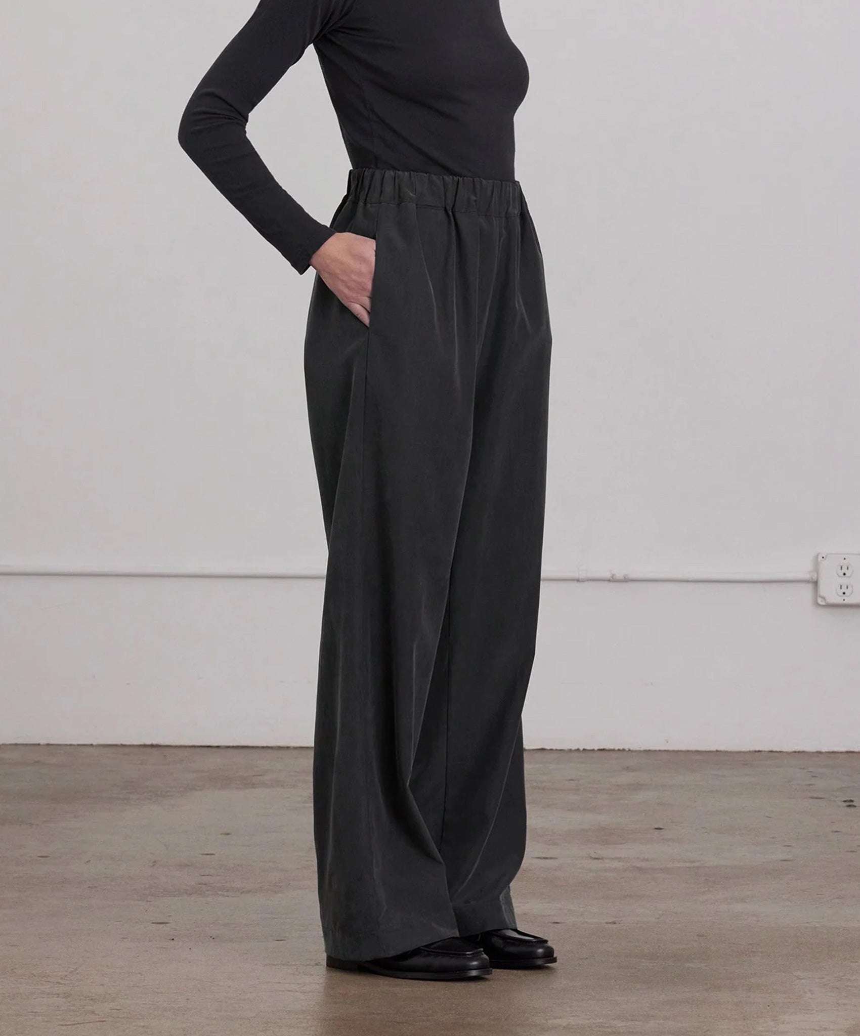 Black Crane-Straight Pant // Black