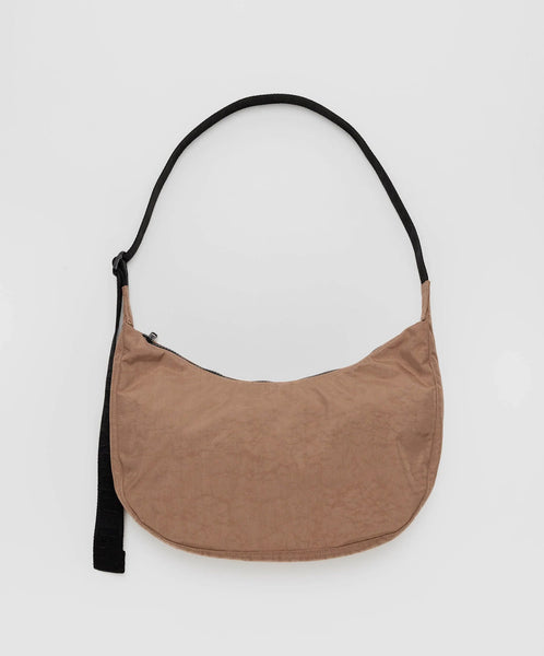 Baggu-Medium Nylon Crescent Bag // Cocoa