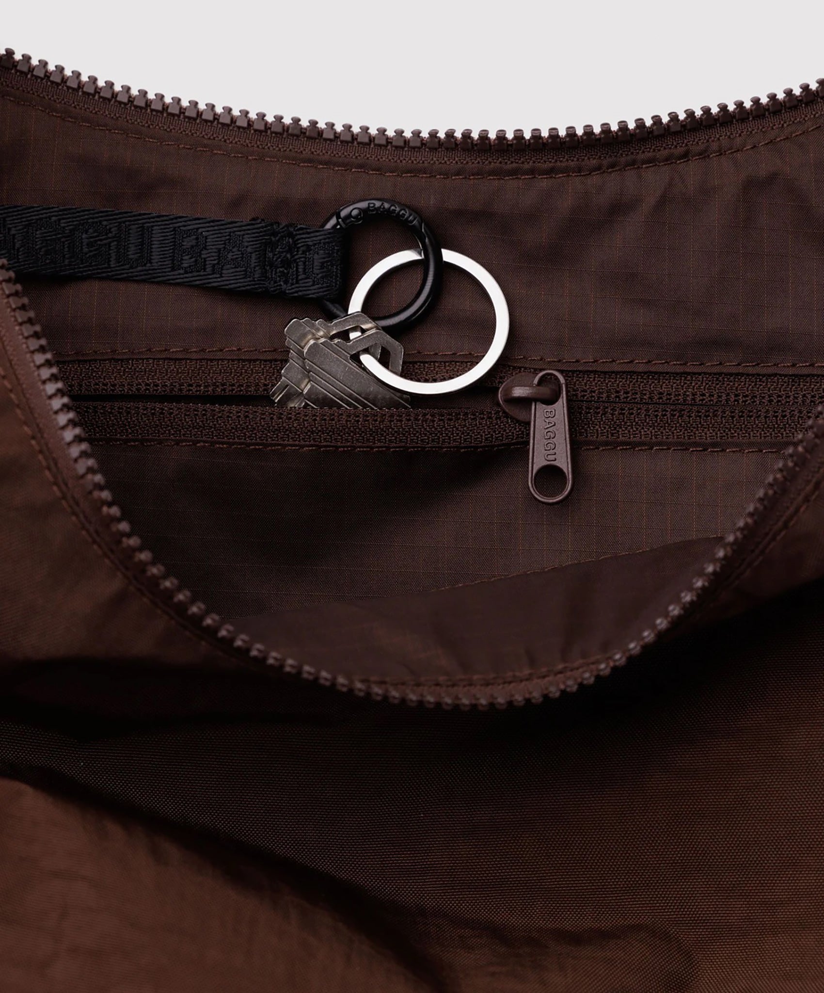 Baggu-Medium Nylon Crescent Bag // Coffee