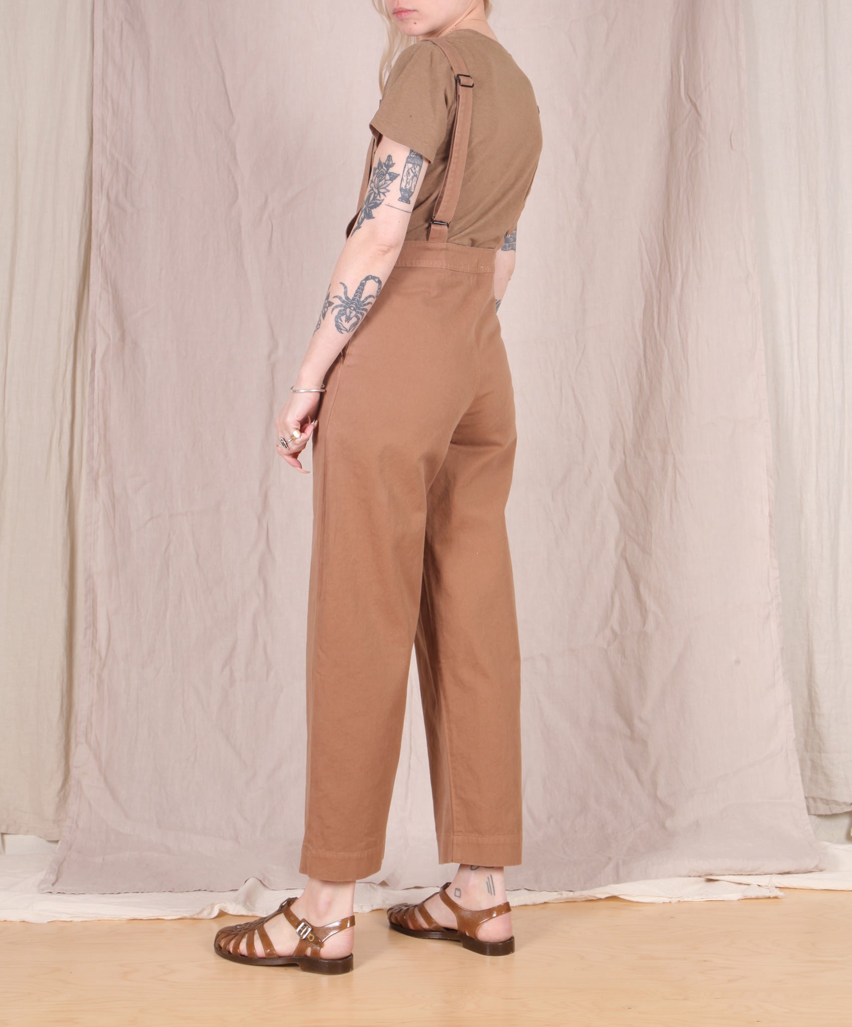 Ali Golden-Fitted Overall Jumper // Camel